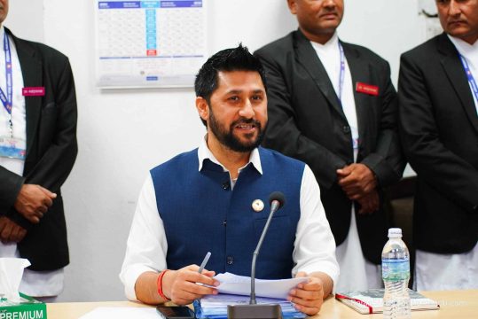 तराई मधेशमा हिंसात्मक गतिविधि रोक्न लामिछानेले बढाए राजनीतिक संवाद, सांसदहरुसँग परामर्श