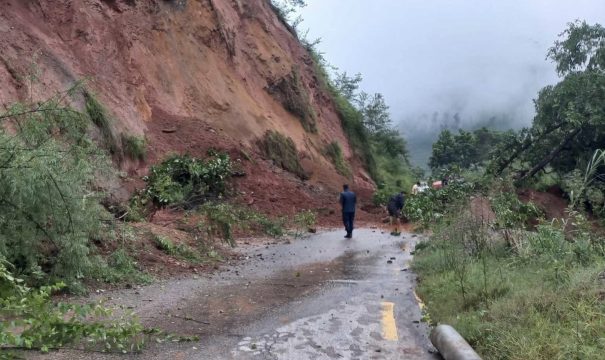 म्याग्दीको महभिरमा पहिरो खस्यो, मुस्ताङ जोड्ने बेनी-जोमसोम सडक अवरुद्ध