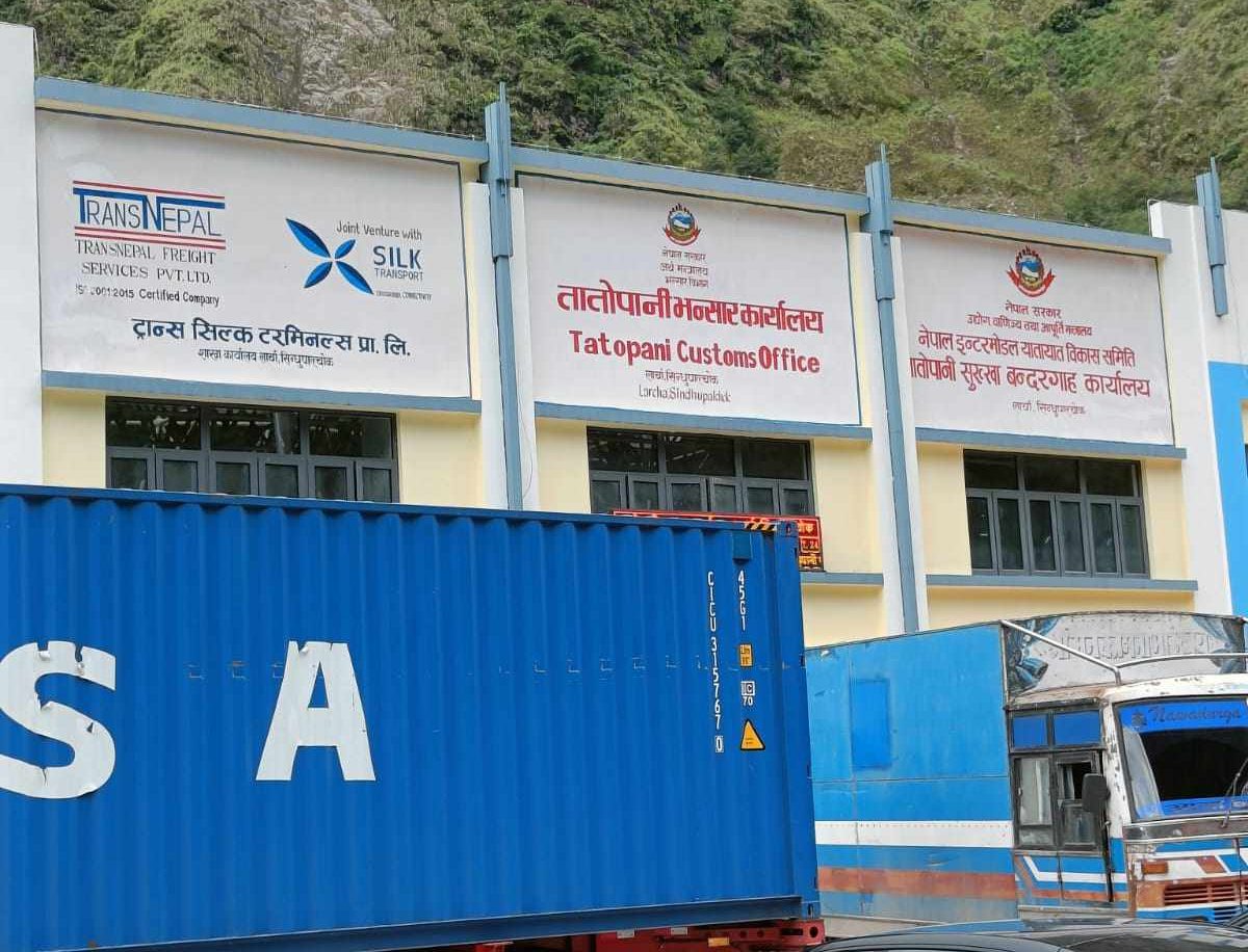 बाटो बनेपछि तातोपानी भन्सारमा रोकिएको सामान आउन थाले, आयात अझै अनिश्चित