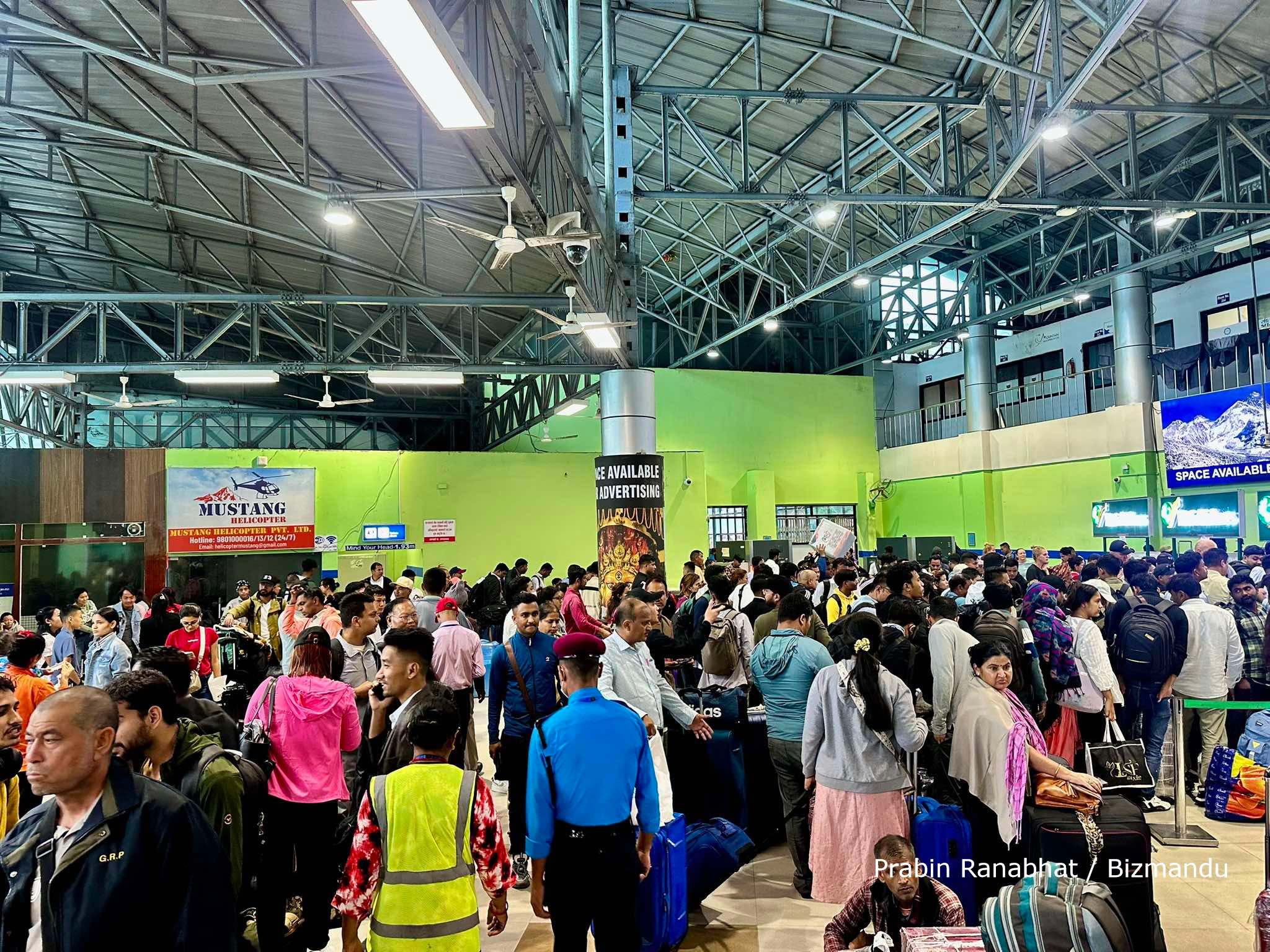 दसैंले त्रिभुवन विमानस्थलमा बढ्यो यात्रुको चाप, आन्तरिकतर्फ तीन सयभन्दा बढी उडान अवतरण