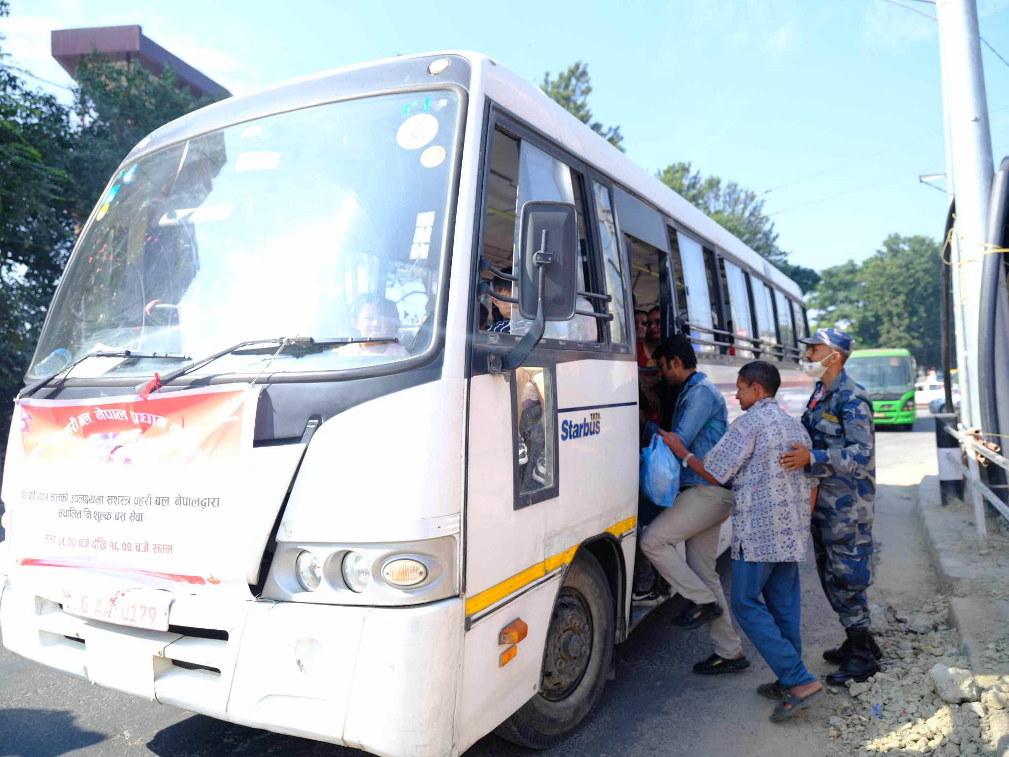 दशैंमा टिका थाप्न सजिलो पारिदिन काठमाडौंमा प्रहरीको बस, कुन कुन रुटमा चल्छ? दशैंमा टिका थाप्न सजिलो पारिदिन काठमाडौंमा प्रहरीको बस, कुन कुन रुटमा चल्छ?