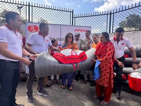 सिप्रदी ग्रुपद्वारा पनौतीका बाढी पीडित २०० घरपरिवारलाई घरायसी सामाग्री सहयोग