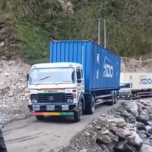 गाडीको कुम्भमेला अघि अटो व्यवसायीलाई वर्षेनि सडकले तनाव, प्रदर्शनी नजिकिंदा बाटोमै अलपत्र