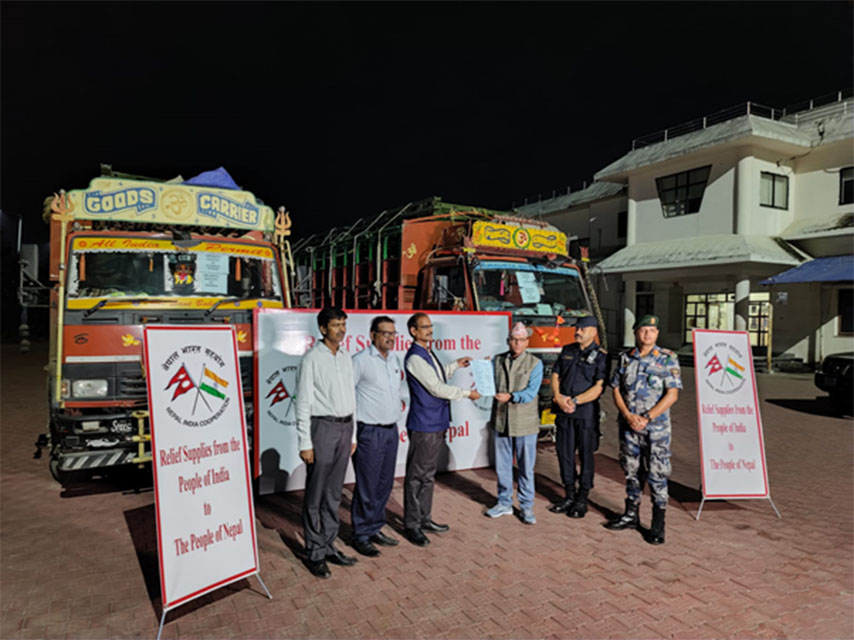 बाढीपहिरोले अवरुद्ध सडक खुलाउन भारतको सहयोग, १० वटा स्टिल ब्रिजका पार्टपुर्जा हस्तान्तरण