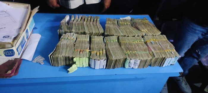 बालाजी इम्पोर्टका संचालकसहित चारजना हुन्डी आरोपमा पक्राउ, साढे २६ लाख रकम बरामद्