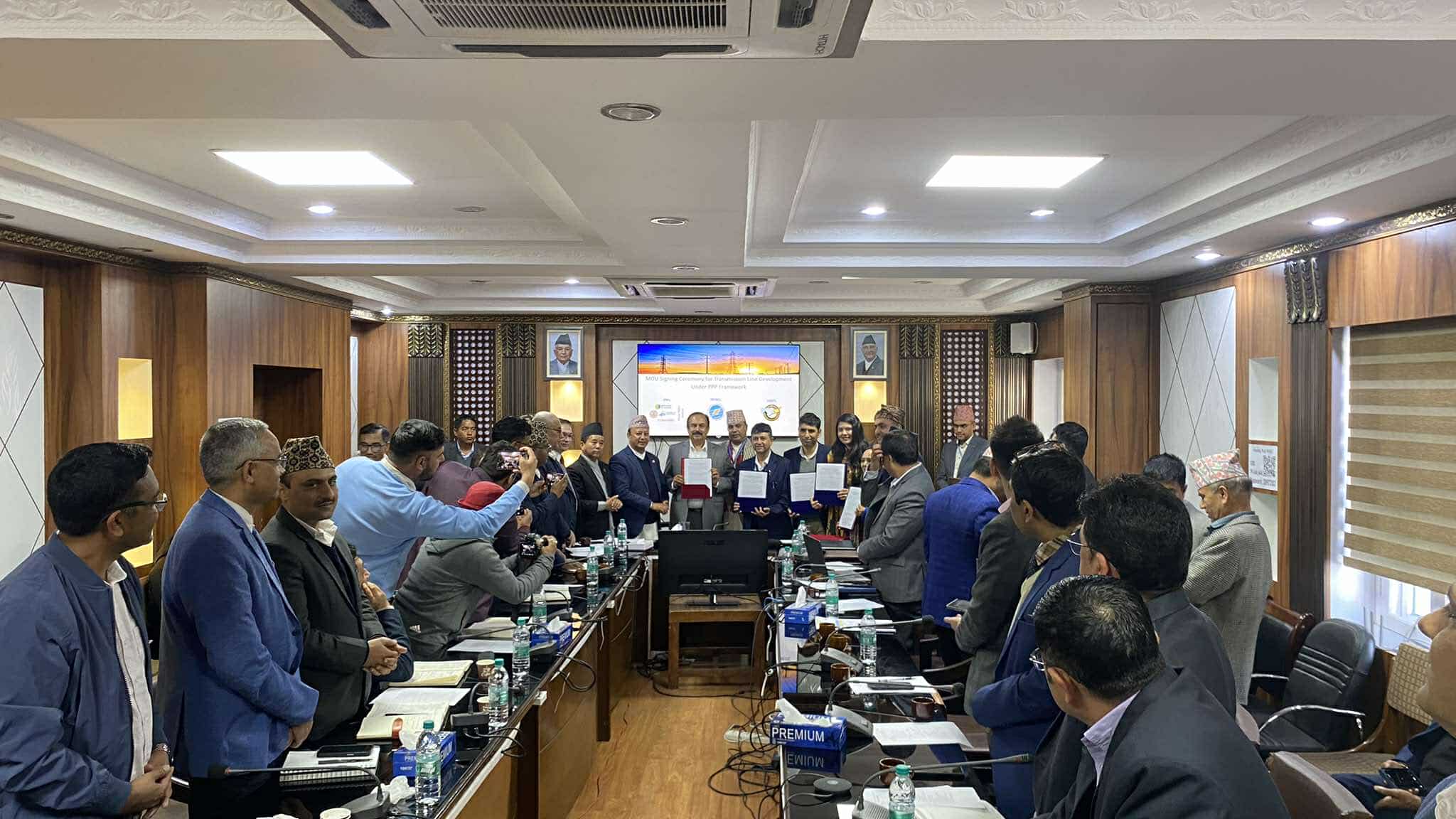 प्रसारण लाइन निर्माणमा निजी क्षेत्रले पनि हात हाल्यो, तमोर-ढुंगेसाँघु बनाउन सम्झौता प्रसारण लाइन निर्माणमा निजी क्षेत्रले पनि हात हाल्यो, तमोर-ढुंगेसाँघु बनाउन सम्झौता