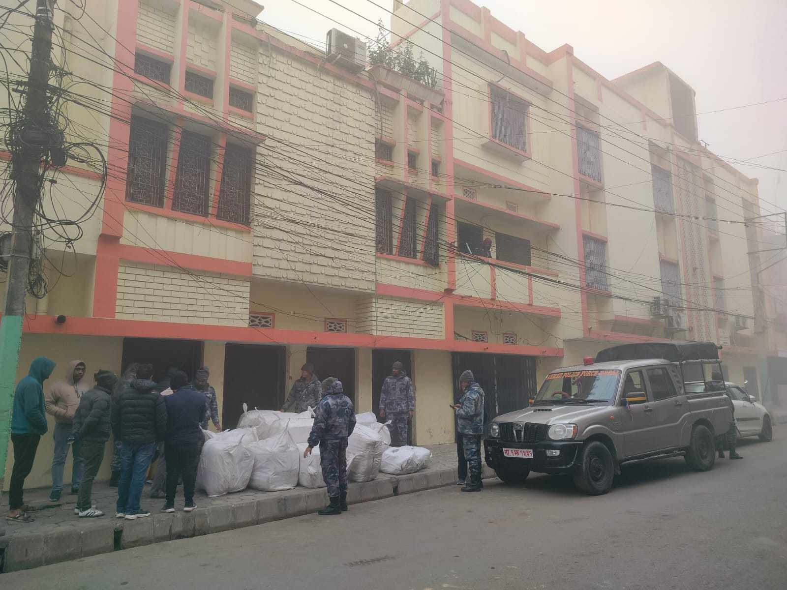 वीरगंजको गोदाममा सशस्त्र प्रहरीको छापा, ५० लाखभन्दा बढीको अवैध सामान बरामद वीरगंजको गोदाममा सशस्त्र प्रहरीको छापा, ५० लाखभन्दा बढीको अवैध सामान बरामद