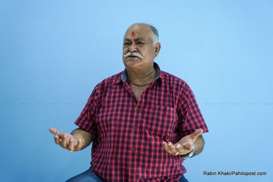 कमल थापालाई भेट्न पुगेका राप्रपा सांसद दीपकबहादुर सिंहलाई पनि प्रहरीले लियो नियन्त्रणमा