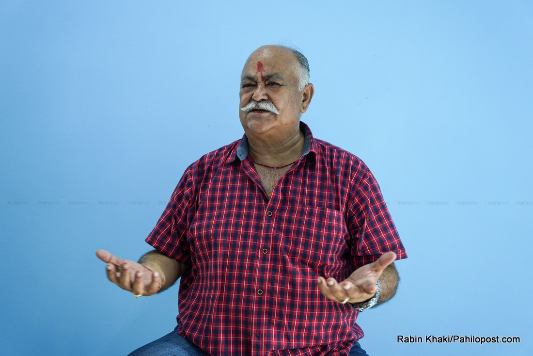 कमल थापालाई भेट्न पुगेका राप्रपा सांसद दीपकबहादुर सिंहलाई पनि प्रहरीले लियो नियन्त्रणमा कमल थापालाई भेट्न पुगेका राप्रपा सांसद दीपकबहादुर सिंहलाई पनि प्रहरीले लियो नियन्त्रणमा
