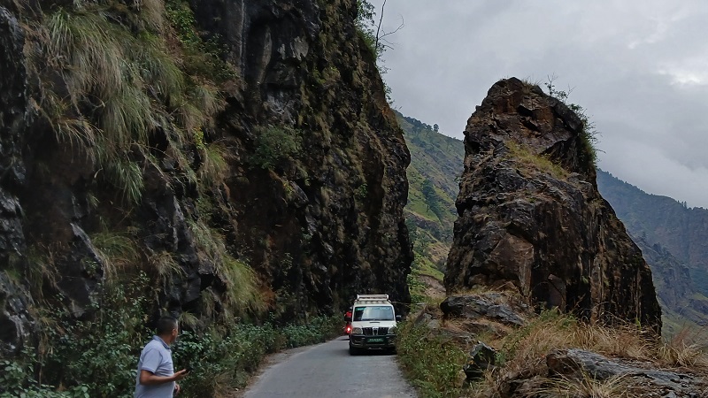 सडक सञ्जाल विस्तार भएसँगै सहज बन्दै पर्यटकीय जिल्ला मनाङको यात्रा