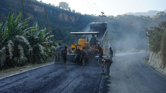 कालीगण्डकी करिडोर अन्तर्गत राहुघाट-तातोपानी सडकखण्डको १४ किलोमिटर कालोपत्र