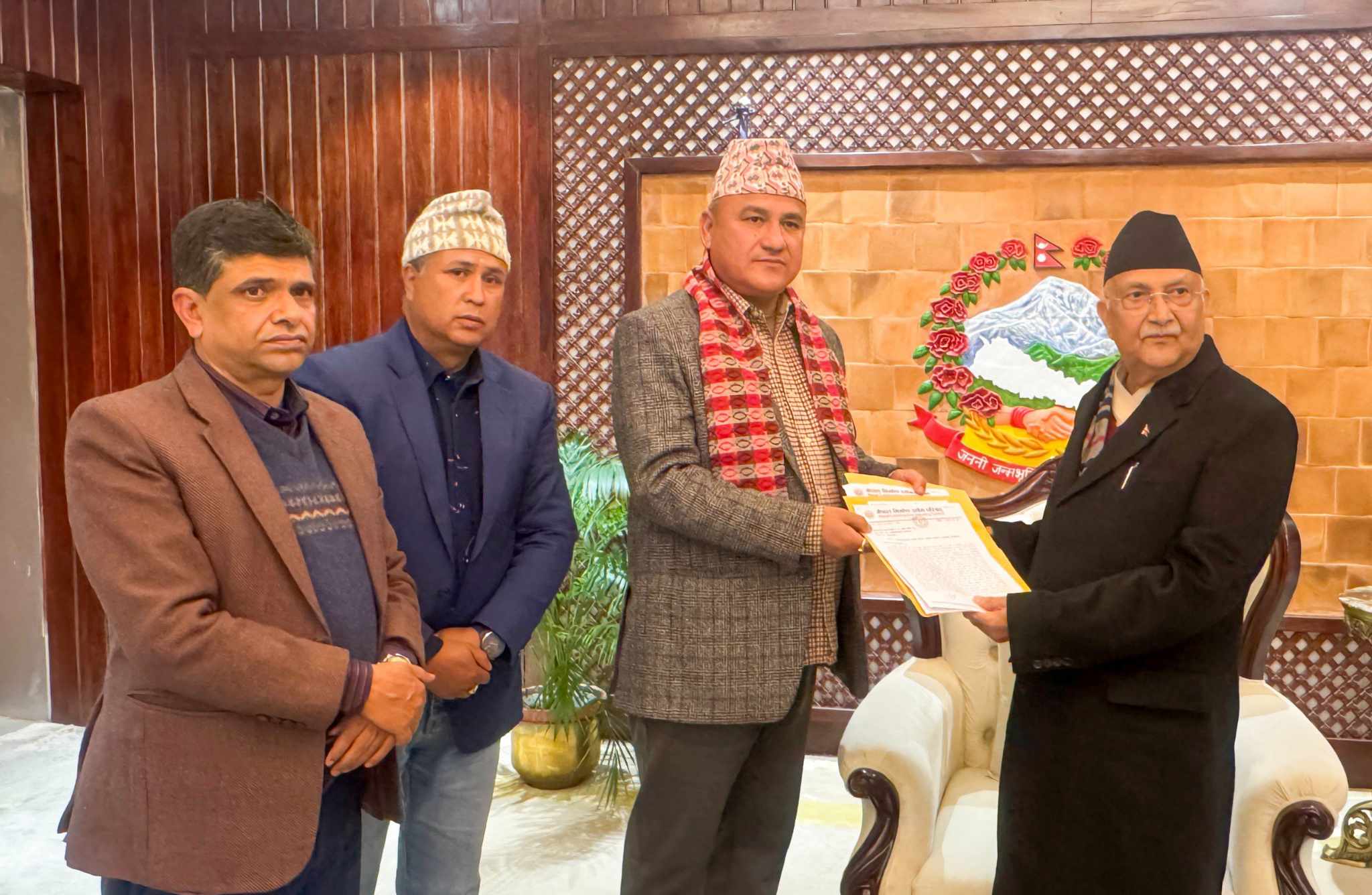 बक्यौता रकम चाहियो भन्दै बालुवाटार पुगेका व्यवसायीलाई प्रधानमन्त्री ओलीले के भने ?