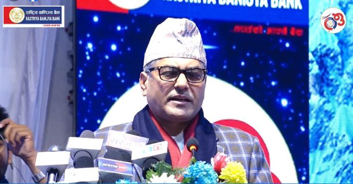 राष्ट्रिय वाणिज्य बैंकलाई ‘क्यापिटल रिस्ट्रक्चर’ गर्न गर्भनर महाप्रसाद अधिकारीको सुझाव