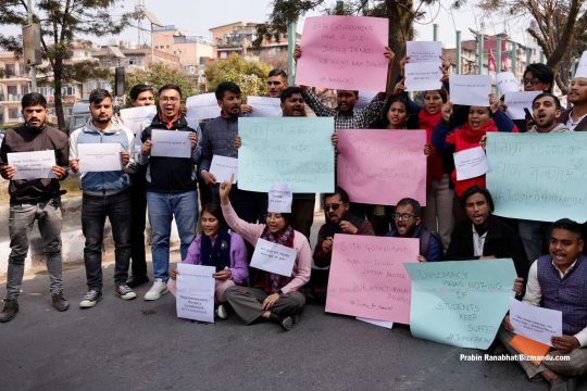 प्रकृतिलाई न्याय माग्दै काठमाडौंमा प्रदर्शन, नेपाली विद्यार्थीको सुरक्षाको ग्यारेन्टी माग (तस्विरहरु)