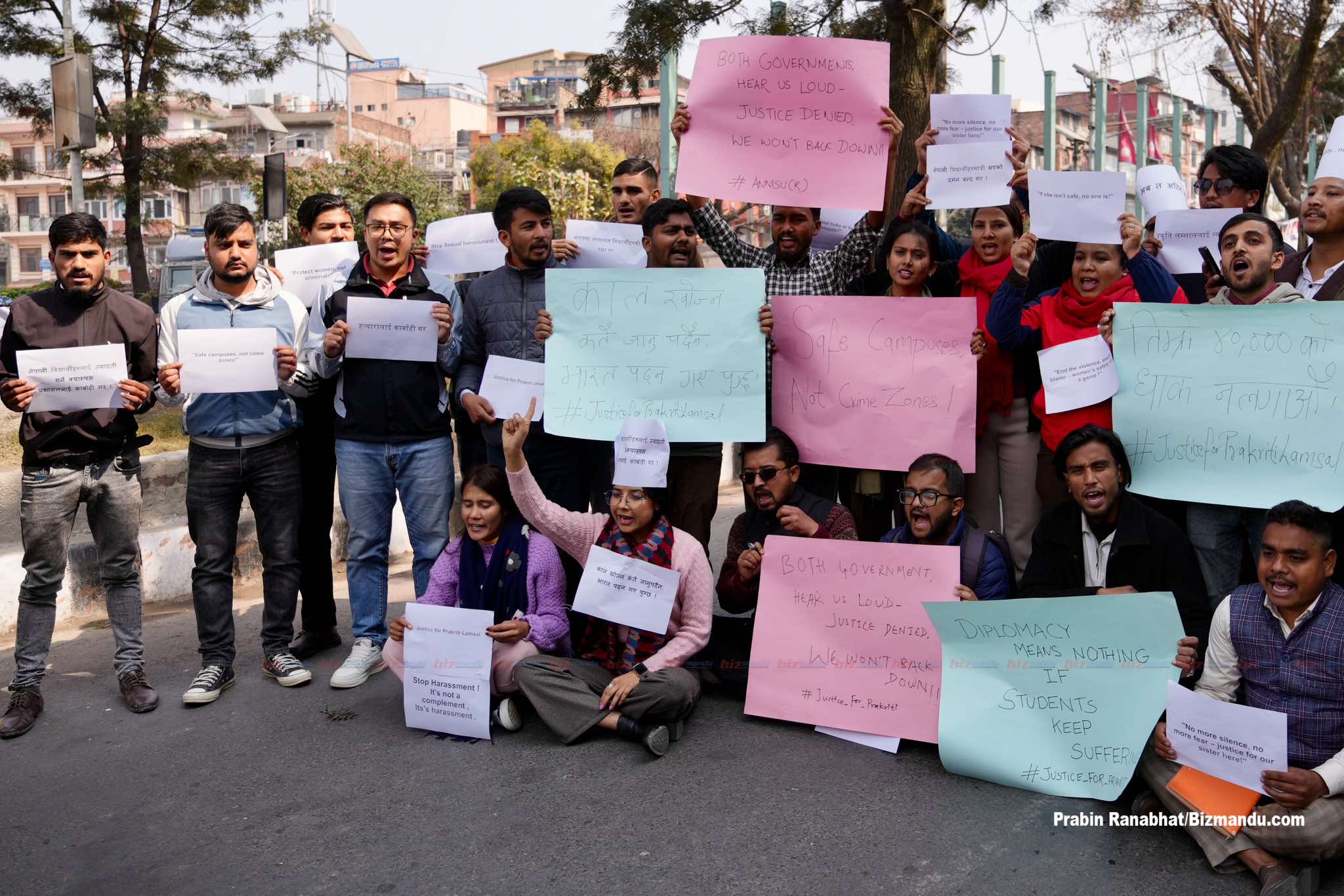 प्रकृतिलाई न्याय माग्दै काठमाडौंमा प्रदर्शन, नेपाली विद्यार्थीको सुरक्षाको ग्यारेन्टी माग (तस्विरहरु) प्रकृतिलाई न्याय माग्दै काठमाडौंमा प्रदर्शन, नेपाली विद्यार्थीको सुरक्षाको ग्यारेन्टी माग (तस्विरहरु)