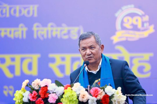 सामाजिक सञ्जाल दर्ता नभए बन्द गर्ने धम्कीबाट सरकार ब्याक, ‘हेपे पनि केही समय पर्खिन्छौं’