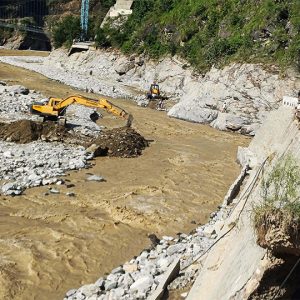 बाढी पहिरोका कारण देशभरका विभिन्न मार्ग अवरूद्ध, विपी राजमार्ग ३० दिन राति बन्द हुने