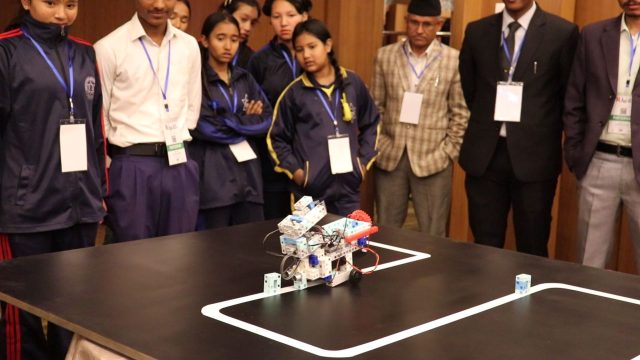 ललितपुर महानगरका विद्यालयका विद्यार्थीबीच रोबोटिक्स प्रतियोगिता, प्रविधिसँग कक्षालाई जोडिँदै