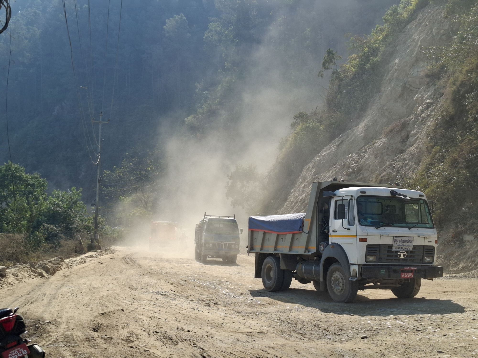 धुलिखेल खावा सडकमा दुई साताका लागि टिपर चलाउन रोक, यात्रुवाहक सवारी राति निषेध