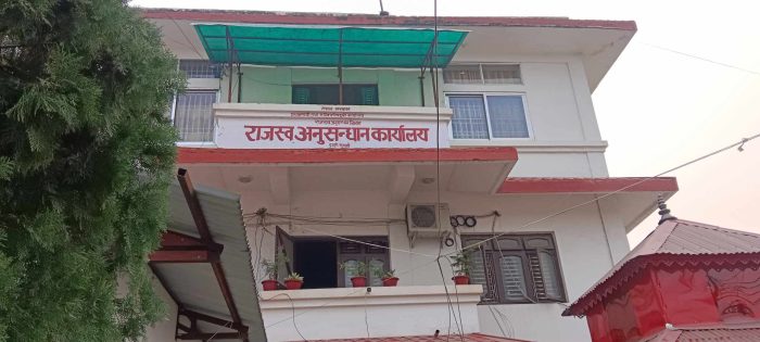 कपडाको खुला तस्करी भइरहने पूर्वका नाकामा राजस्वको कडाइ, ५९ पोका  कपडा बरामद