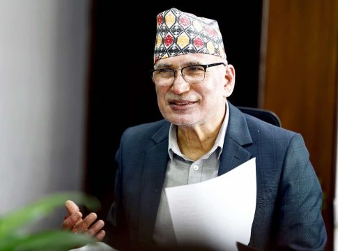 आयकरको स्ल्याब फेर्दै अर्थमन्त्री पौडेल, छुट सुविधाका शीर्षक कम गरिने
