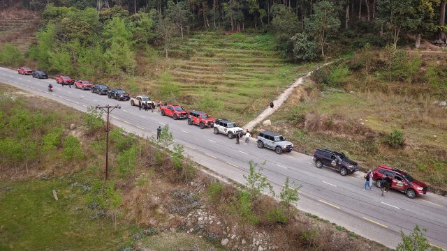 चीनका अफरोड पारखी १३ वटा फोर्ड गाडीमा एकसाथ नेपाल, जानेछन् मुस्ताङसम्म