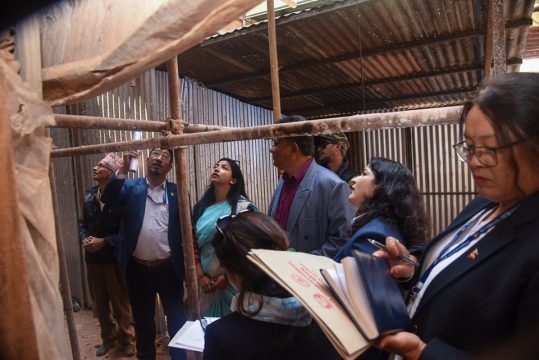 धर्मकीर्ति महाविहारको निर्माणमा लापरवाही, कामपा अनुगमन टोलीले रोक्यो निर्माण