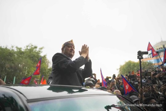 पूर्वराजा ज्ञानेन्द्र शाहको काठमाडौंमा स्वागत, ट्राफिक व्यवस्था अस्तव्यस्त (तस्विरहरु)