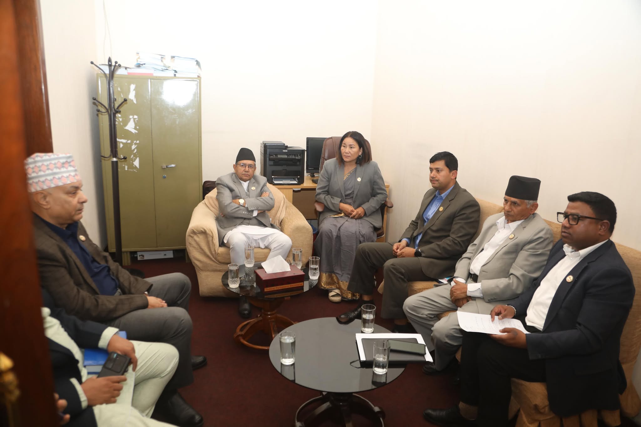 संसद्‍को अवरोध हटाउन सचेतकहरूसँग सभामुख घिमिरे आज पनि छलफलमा