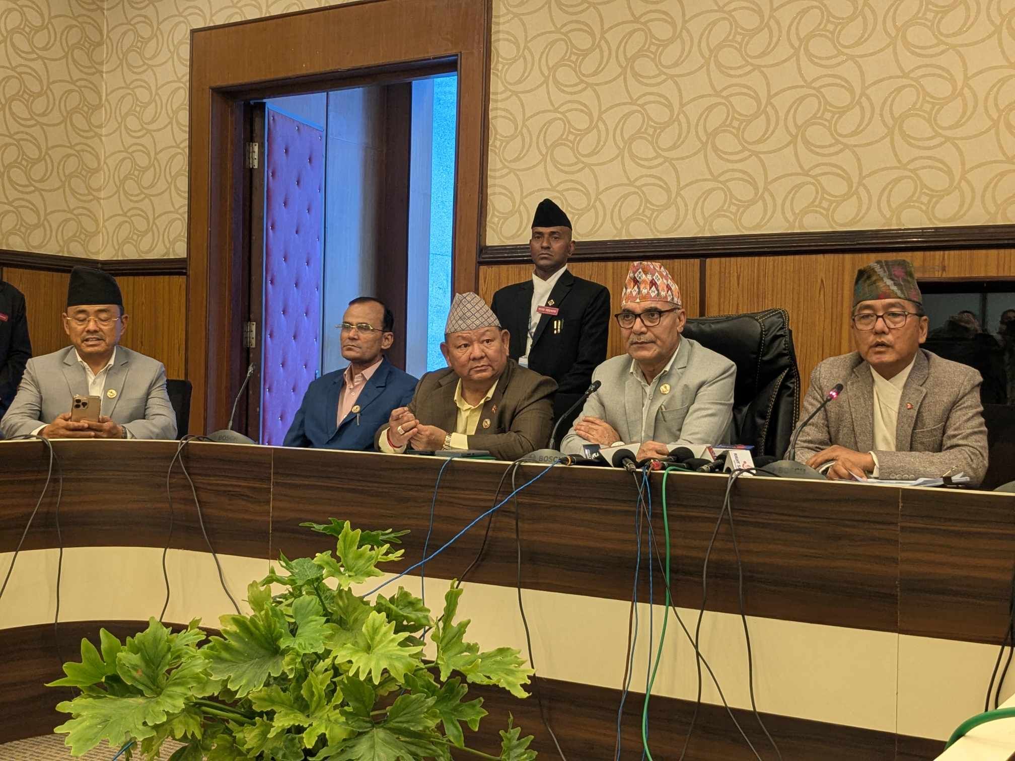 पोखरा विमानस्थलमा भ्रष्टाचार भएको प्रतिवेदन लिङ्देनले बुझाए, गोकुल बाँस्कोटाको फरक मत पोखरा विमानस्थलमा भ्रष्टाचार भएको प्रतिवेदन लिङ्देनले बुझाए, गोकुल बाँस्कोटाको फरक मत