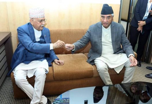 प्रचण्डको कसरतले ओली तरंगित, के कांग्रेस र एमालेबीच दूरी बढ्न थालेको हो?