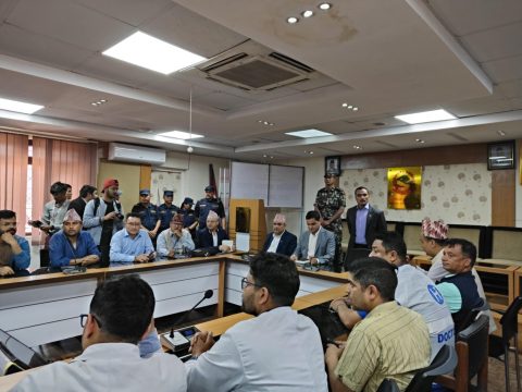स्वास्थ्यमन्त्री पौडेल आवासीय चिकित्सकहरुका पक्षमा, निजी मेडिकल कलेजलाई दिए चेतावनी