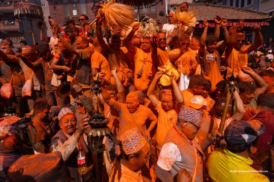 सिन्दुरले रंगियो मध्यपुर थिमि : नगर परिक्रमा गरेर मनाइयो सुथसिया जात्रा (तस्विरहरु)