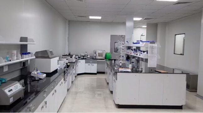 एक सय करोड लगानीमा विराटनगरमा सलाइन पानी उद्योग,  मासिक ९ लाख बोतल उत्पादन गर्ने