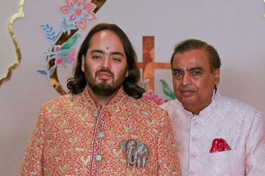 अम्बानीका कान्छा छोरा अनन्त रिलायन्स इन्डस्ट्रिजको कार्यकारी निर्देशक नियुक्त