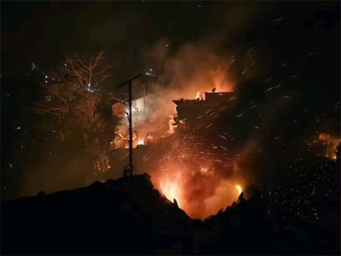 अछामको जयगढ बजारमा आगलागी, २७ वटा घर-पसल नष्ट, ७ करोडभन्दा बढीको क्षति