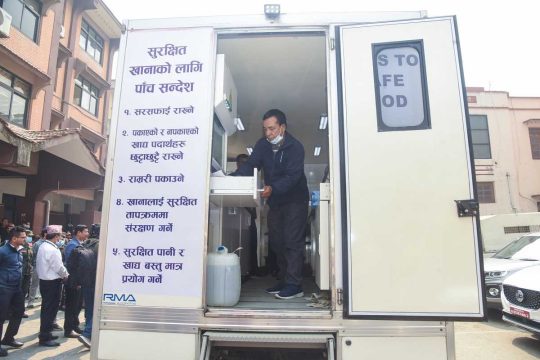 खाद्य गुणस्तर जाँच्न कामपाको मोबाइल ल्याब, परीक्षण दुई दर्जनभन्दा बढी प्रकारका