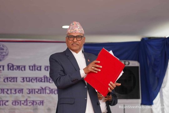बालुवाटारबाट बिदा हुँदै महाप्रसाद अधिकारी, राष्ट्र बैंकमा गभर्नरको अन्तिम दिन (तस्विरहरु)