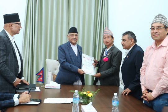 ओलीले हर्क साम्पाङलाई भने : धरानवासीलाई खानेपानीको प्रबन्ध गर्ने प्रक्रिया अघि बढ्यो