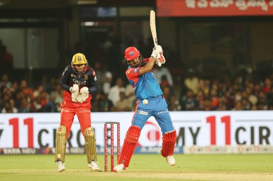 बेङ्ग्लुरुलाई दिल्ली क्यापिटल्सले हराउँदा शीर्षको गुजरातसँग अंक बराबरी, राहुलको उत्कृष्ट ब्याटिङ