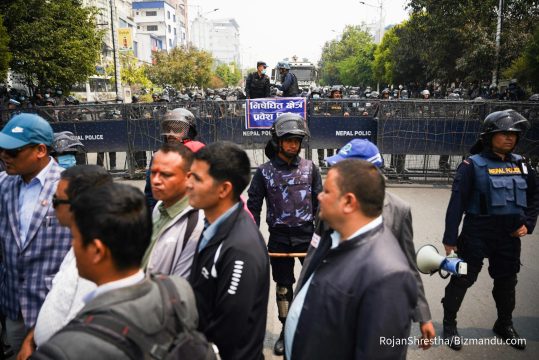 शिक्षकको प्रदर्शनले ट्राफिक व्यवस्थापनमा सास्ती, दैनिक थप डेढ सय प्रहरी परिचालन