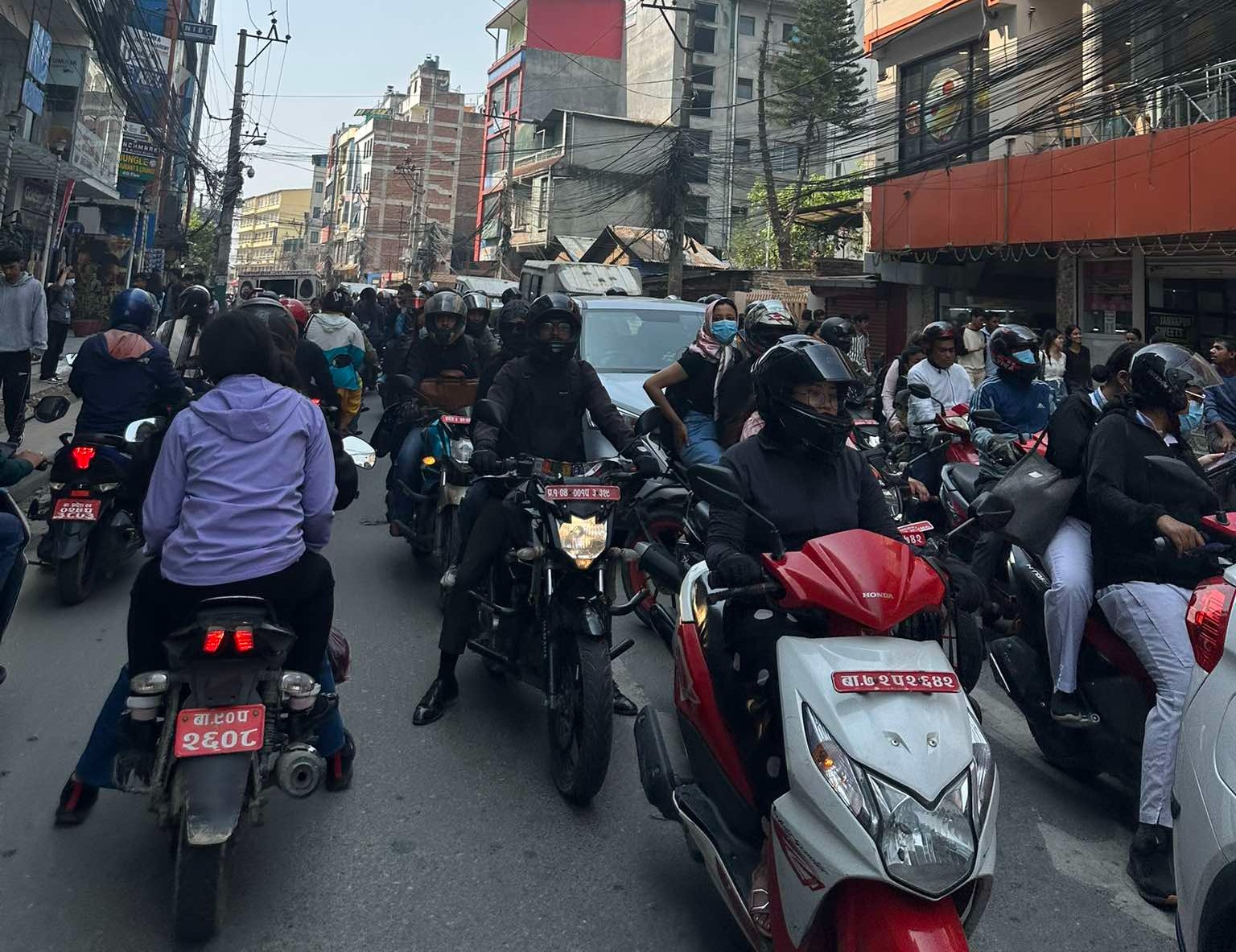 शिक्षक प्रदर्शनका कारण आज पनि माइतीघर-नयाँ बानेश्वरमा सवारी चल्न सकेन, भित्री सडकमा चाप शिक्षक प्रदर्शनका कारण आज पनि माइतीघर-नयाँ बानेश्वरमा सवारी चल्न सकेन, भित्री सडकमा चाप