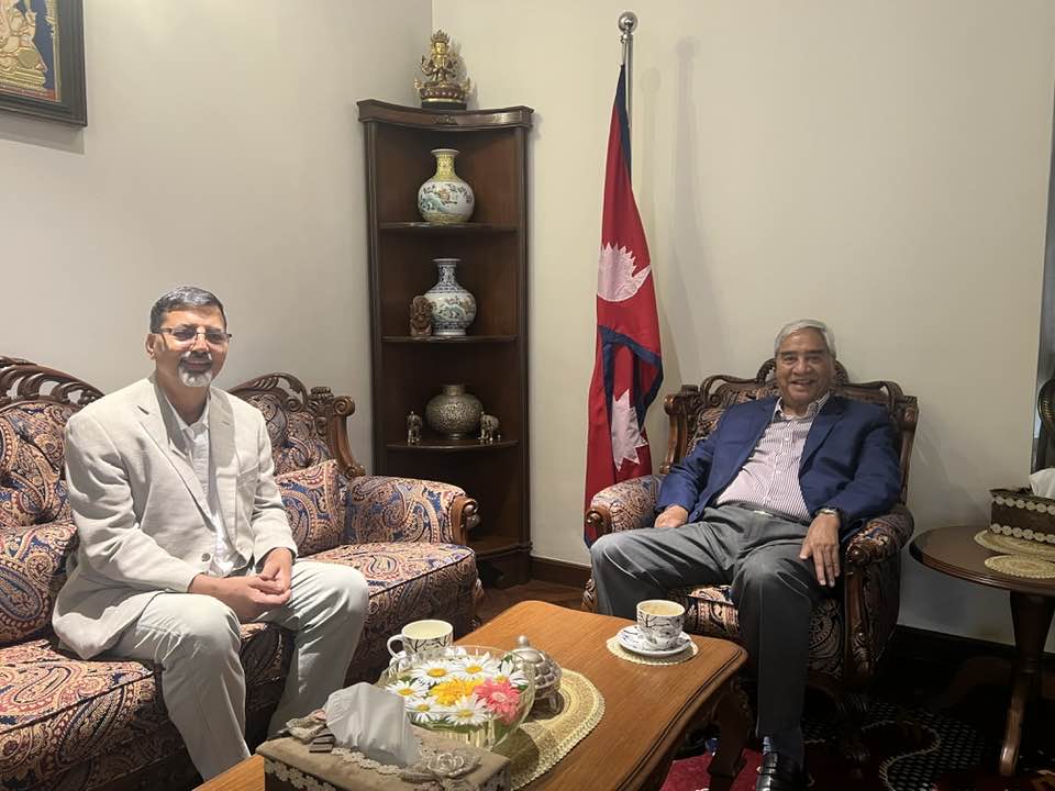 प्रचण्डको फोनपछि देउवा निवासमा जनार्दन शर्मा, कांग्रेस-एमालेबीच किचलो बढ्दा के कुरा भयो? प्रचण्डको फोनपछि देउवा निवासमा जनार्दन शर्मा, कांग्रेस-एमालेबीच किचलो बढ्दा के कुरा भयो?