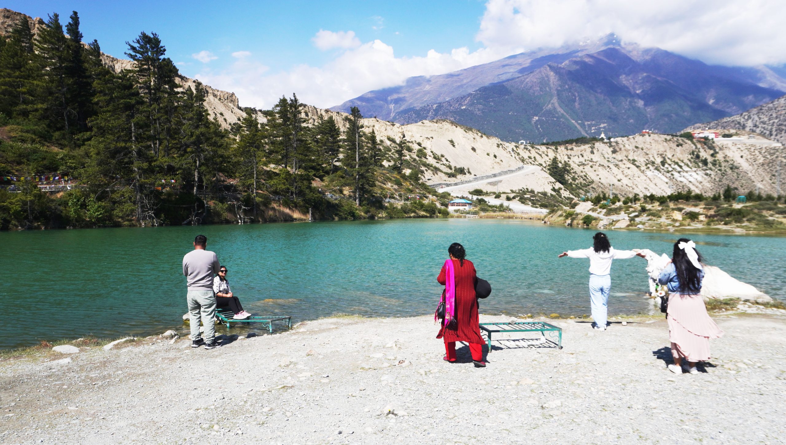 पर्यटक लोभ्याउँदै मुस्ताङको ढुम्बाताल, ‘कोलाहल मुक्त स्थानले बेग्लै संसारमा आएको महसुस हुन्छ’ पर्यटक लोभ्याउँदै मुस्ताङको ढुम्बाताल, ‘कोलाहल मुक्त स्थानले बेग्लै संसारमा आएको महसुस हुन्छ’