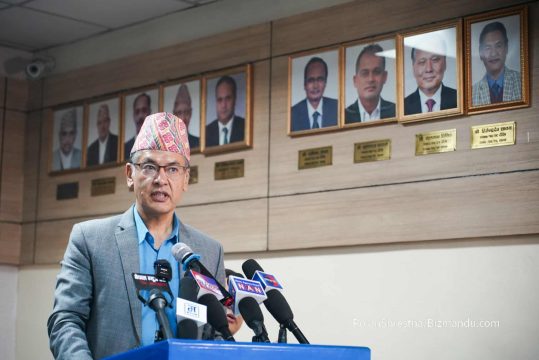 कुलमानलाई आरोप लगाएका हितेन्द्र सिस्टम सुधार्न असफल, सामान्य समस्यामा २४ घण्टासम्म अन्धकार