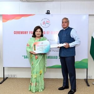 ‘सगरमाथा संवाद’का लागि नेपाललाई भारतले दियो १५ वटा विद्युतीय सवारीसाधन