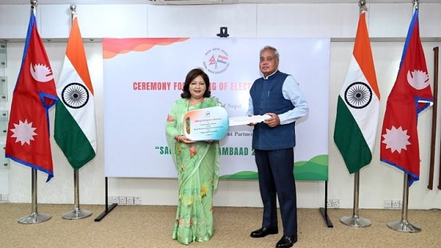 ‘सगरमाथा संवाद’का लागि नेपाललाई भारतले दियो १५ वटा टाटाको इभी गाडी