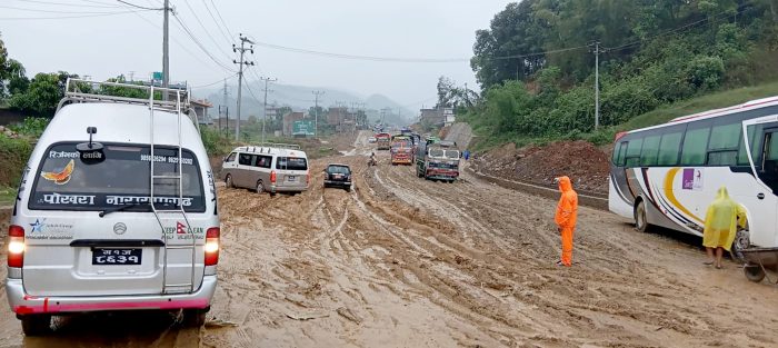वर्षाले नारायणघाट-बुटवल सडक र कान्ति लोकपथ अवरुद्ध, वैकल्पिक बाटो प्रयोग गर्न आग्रह