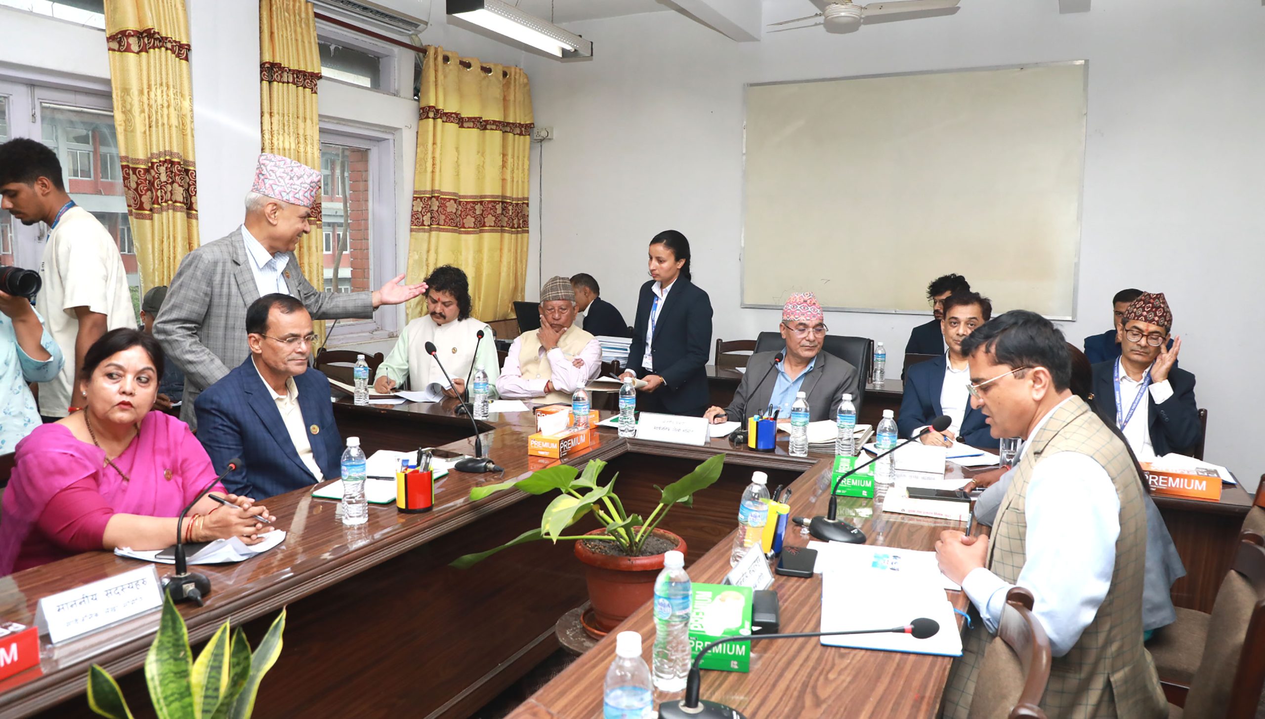 लेखा समितिको बैठक तनावपूर्ण, विपक्षी दलका सांसदलाई कांग्रेसको साथ, एक्लियो एमाले