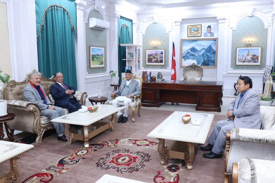 प्रधानमन्त्री ओली र माओवादी अध्यक्ष प्रचण्डबीच सिंहदरबारमा वार्ता, यस्तो छ छलफलको विषय